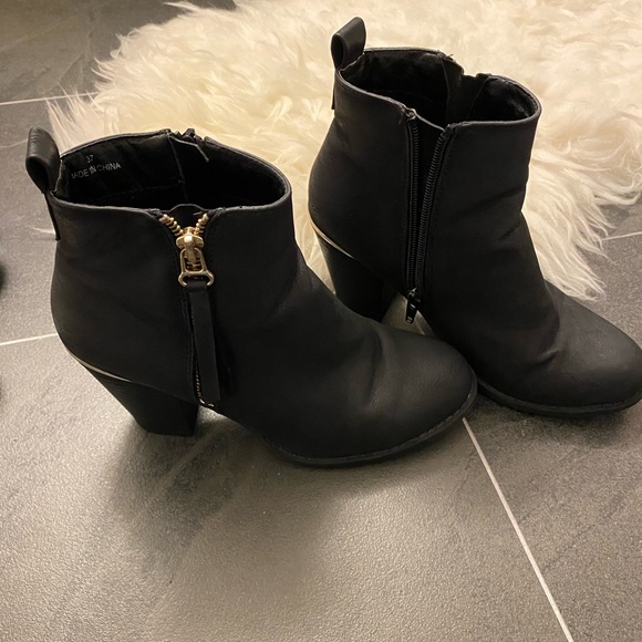 STEVE MADDEN Wantagh Booties, Size 6.5, Black Genuine Leather - Picture 12 of 13